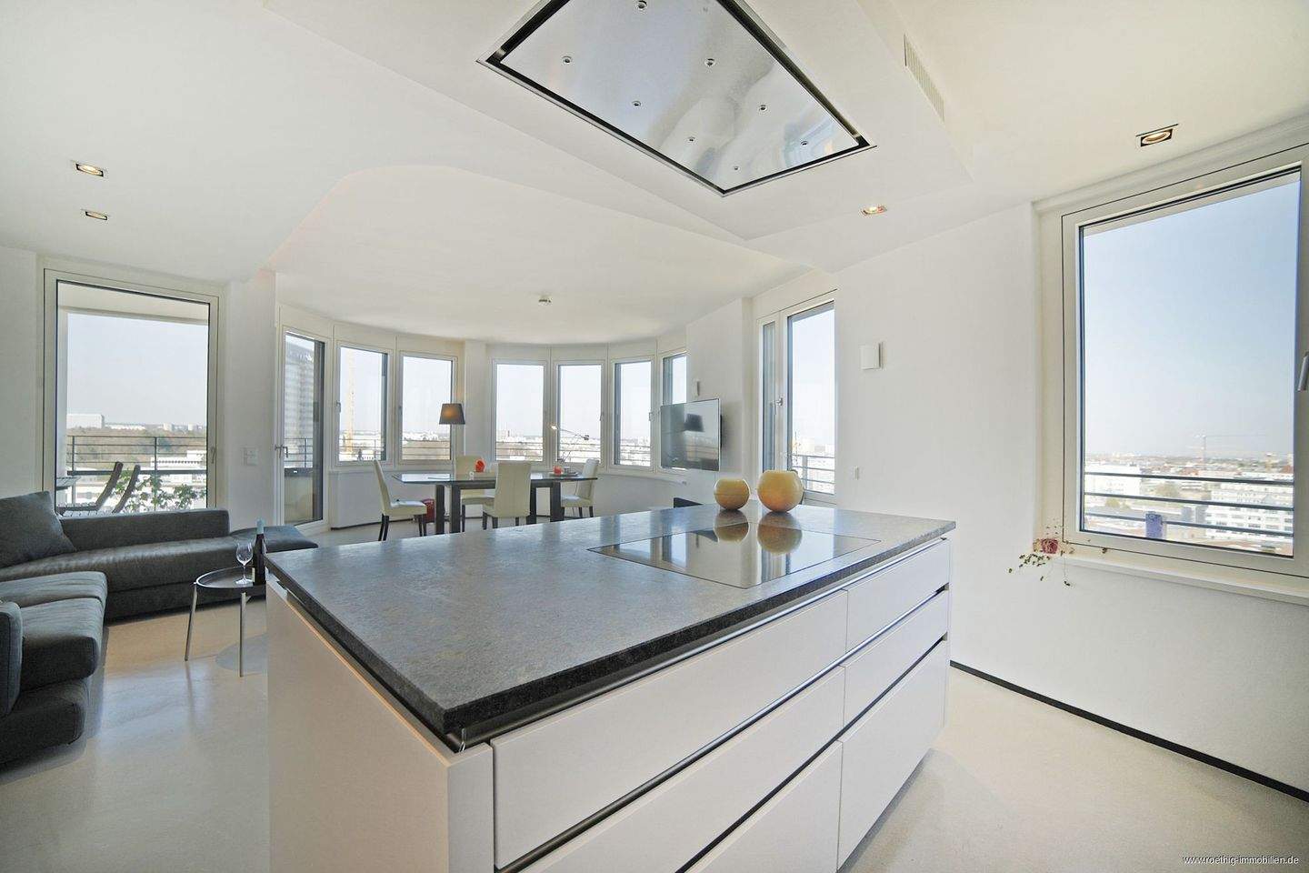 Thumbnail-Alpenblick garantiert! Thalkirchen, helle, luxuriöse 2-Zimmer Wohnung im 12 OG mit TG-Einzelstellplatz!