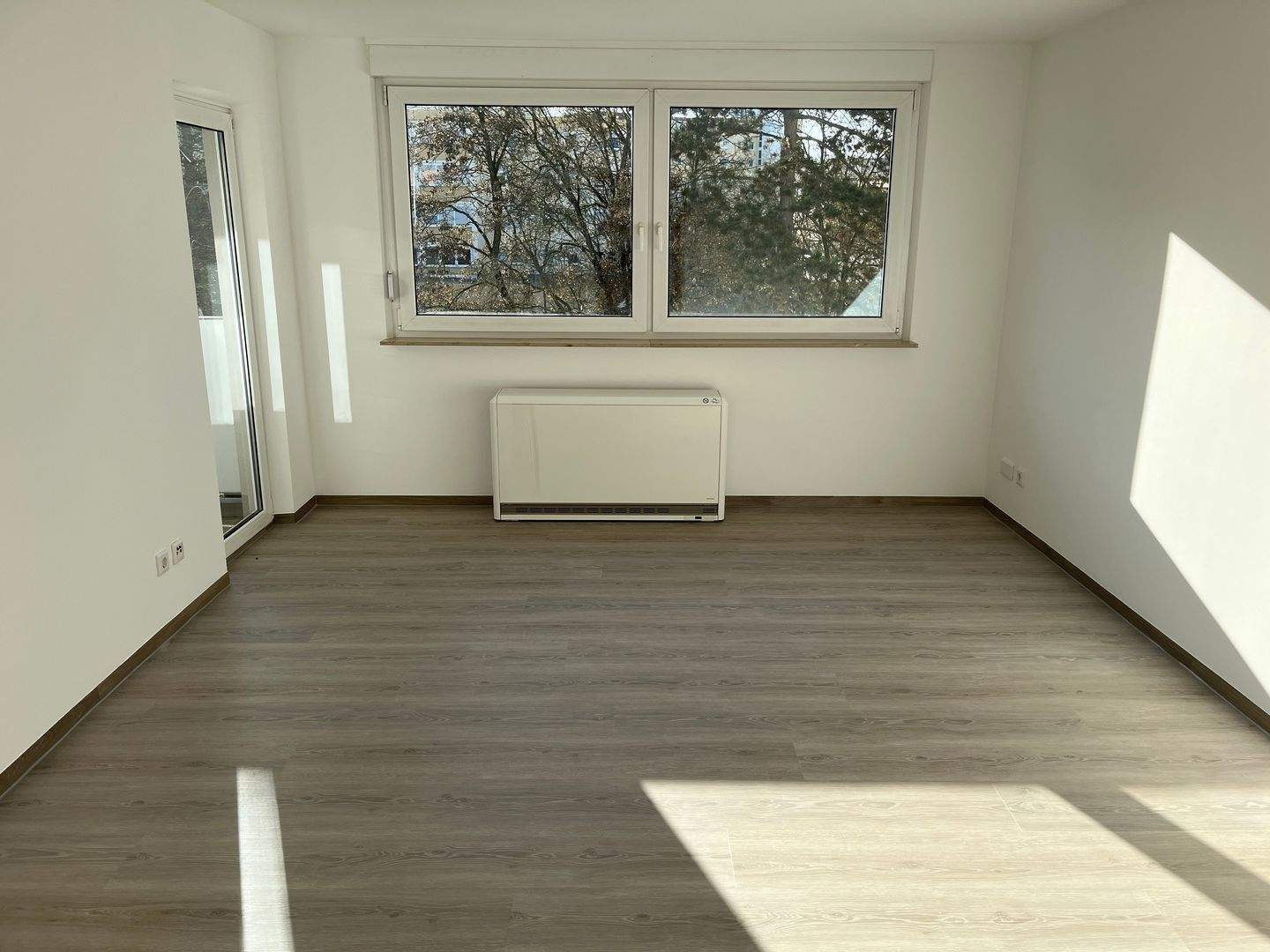 Thumbnail-Erstbezug nach Renovierung - 3 ZW mit Balkon im 2. OG mit nagelneuem Bad in einem gepflegten Mehrfamilienhaus in Stein-Deutenbach