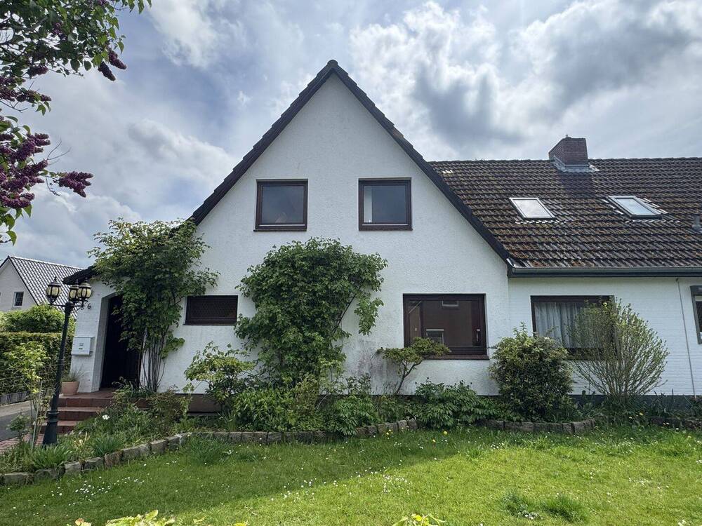 Thumbnail-DHH auf großem Grundstück in Norderstedt - auch mit 2. Hälfte als Generationenhaus zu erhalten