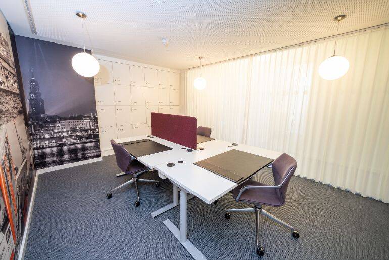 Thumbnail-Flex Desk im historischen Hamburger Business Center mit Alsterblick