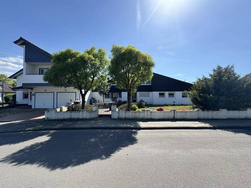 Thumbnail-Sehr geräumiges Einfamilienhaus, beste Ortslage, Erweiterungsmöglichkeit mit Einliegewerwohnung und weiterem EFH!!