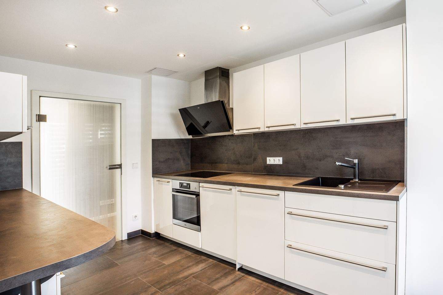 Thumbnail-Sanierte Wohnung inkl. Stellplatz und Einbauküche!