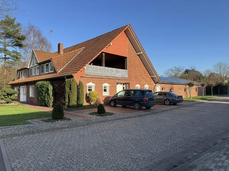 Thumbnail-Großes Zweifamilienhaus, sehr gepflegt, zentral gelegen.