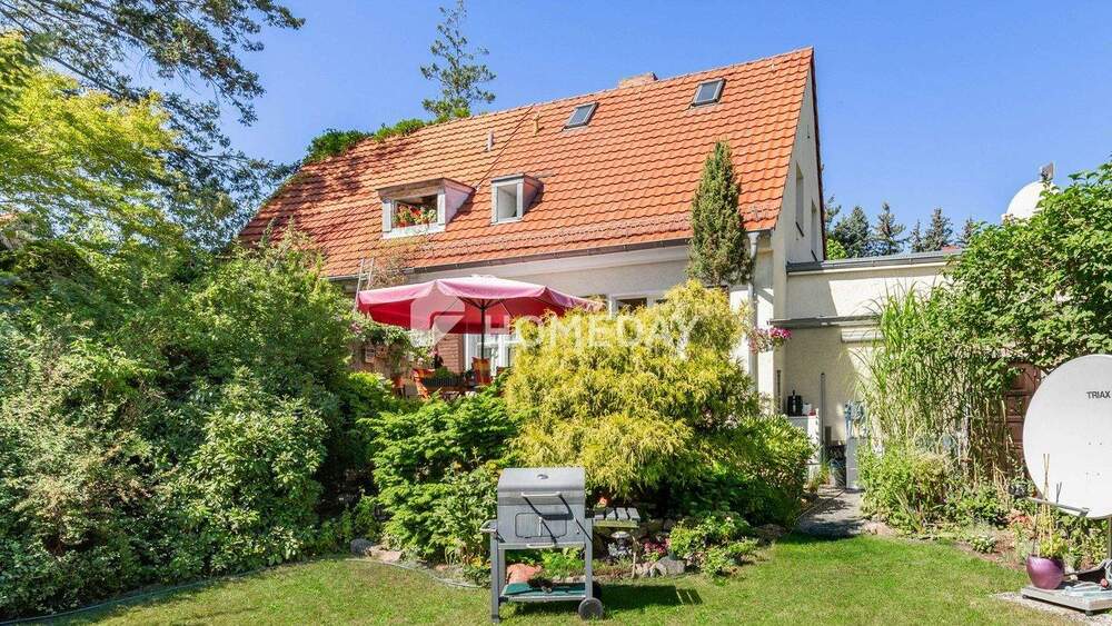 Thumbnail-Attraktive DHH mit Pool, Terrasse, Garage & Gartenidyll in Babelsberg Nord - Verkauf mit Rückmiete