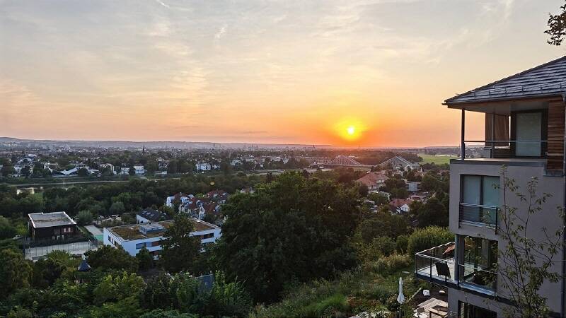 Thumbnail-Traumblick über Dresden und die Elbe von Ihrem Balkon!