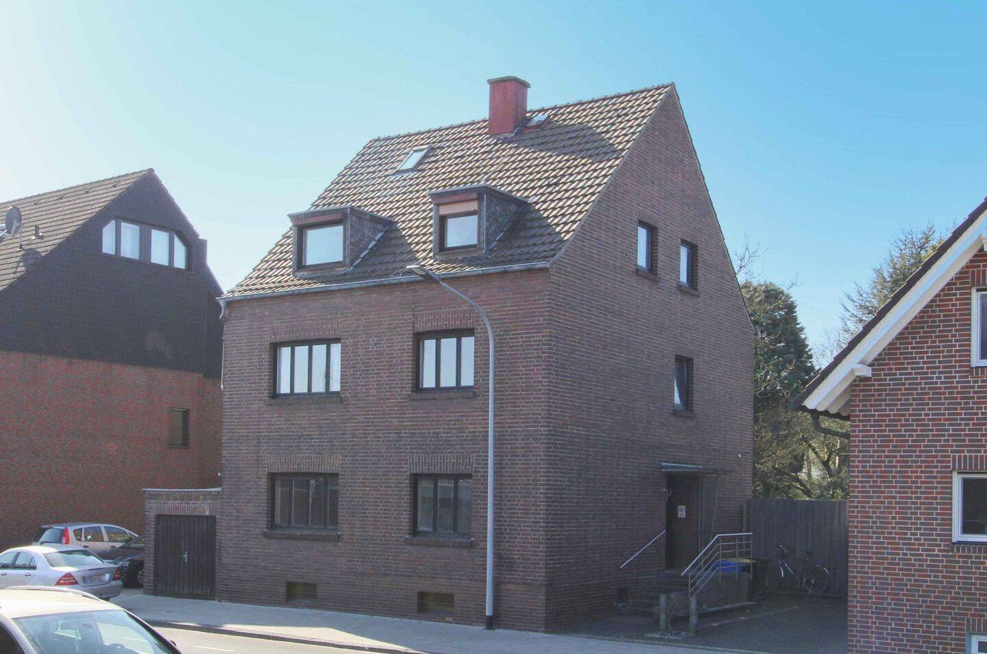 Vorderansicht mit Eingang