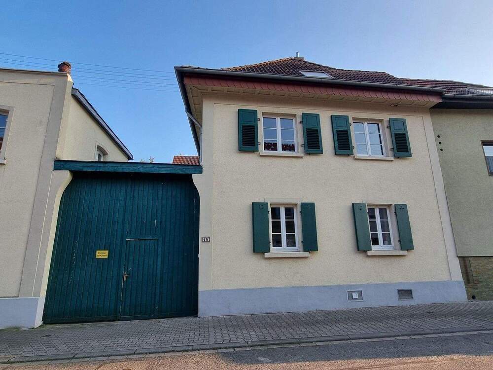 Thumbnail-Hell, einladend, gemütlich. Altbaucharme mit mediterranem Hofflair in MA-Seckenheim. Ohne Provision!