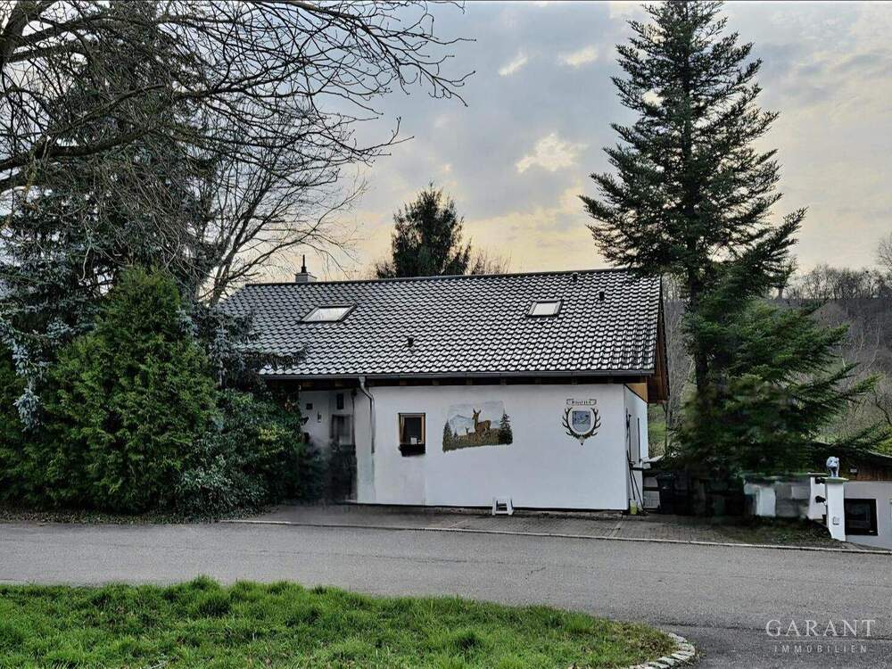 Thumbnail-Wohnhaus mit Gewerbeanteil und Nebengebäude