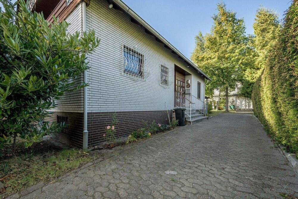 Thumbnail-Bremerhaven - Lehe Familienfreundliches Einfamilienhaus auf großzügigem Grundstück