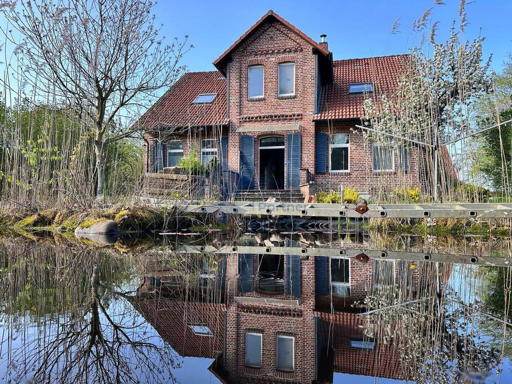 Thumbnail-Großzügiges Zweifamilienhaus mit eigenen Stallungen und Weideflächen (1,3 Hektar)