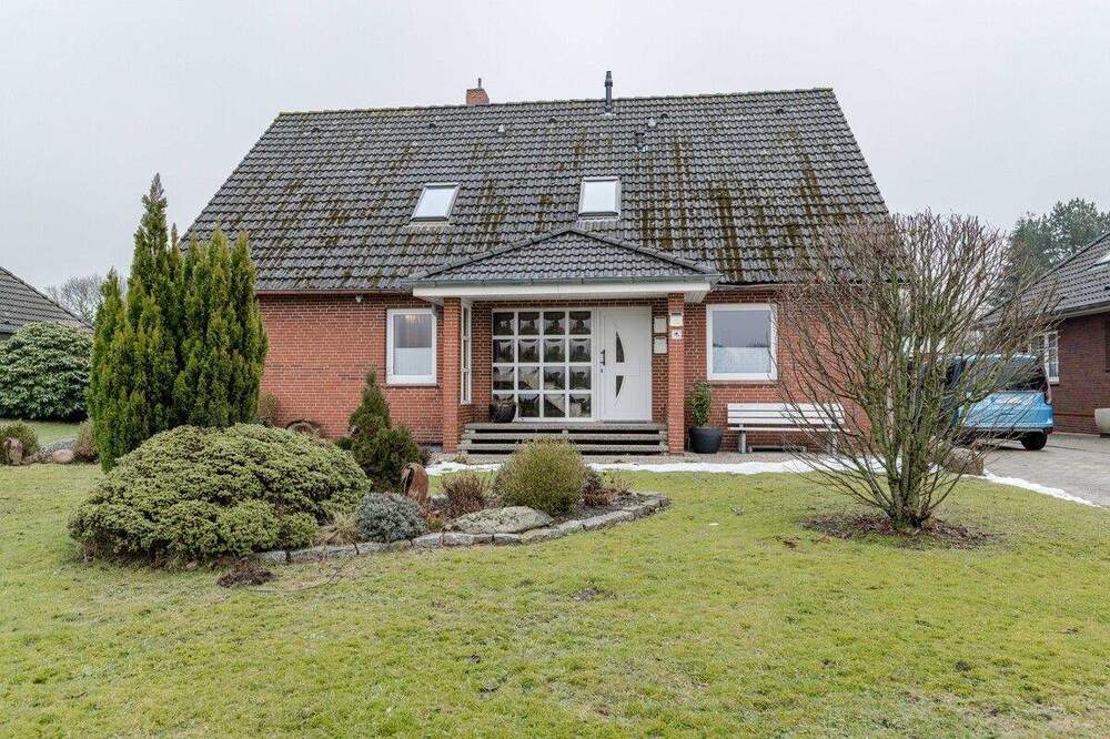 Thumbnail-Cuxhaven - Stickenbüttel Teilvermietetes Zweifamilienhaus auf großzügigem Grundstück