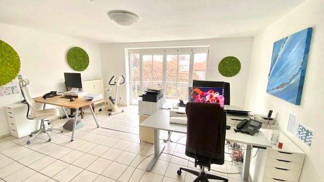 Thumbnail-Charmante 1-Zimmer-Wohnung mit Ostbalkon und Tiefgarage in ruhiger Lage von Laufen.