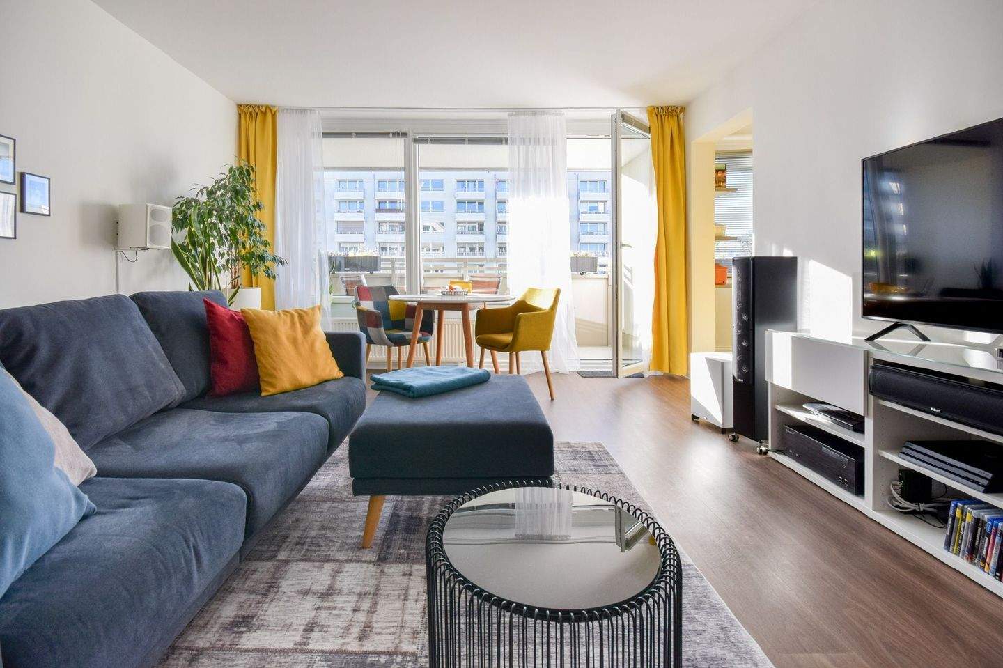 Thumbnail-AIGNER - Sanierte 2-Zimmer-Wohnung mit 2 Balkonen in Oberschleißheim