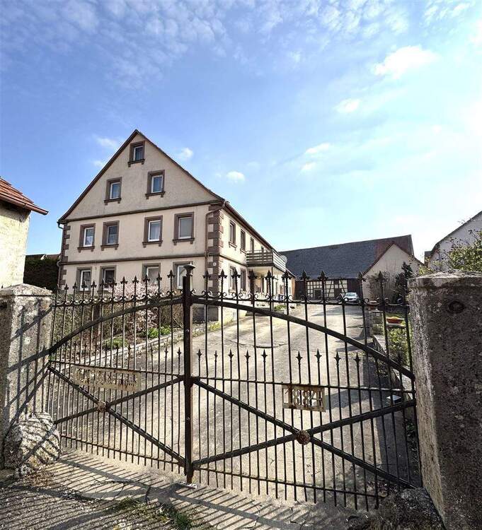 Thumbnail-Gepflegte landwirtschaftliche Hofstelle mit großem Potential in Hohlach bei Simmershofen