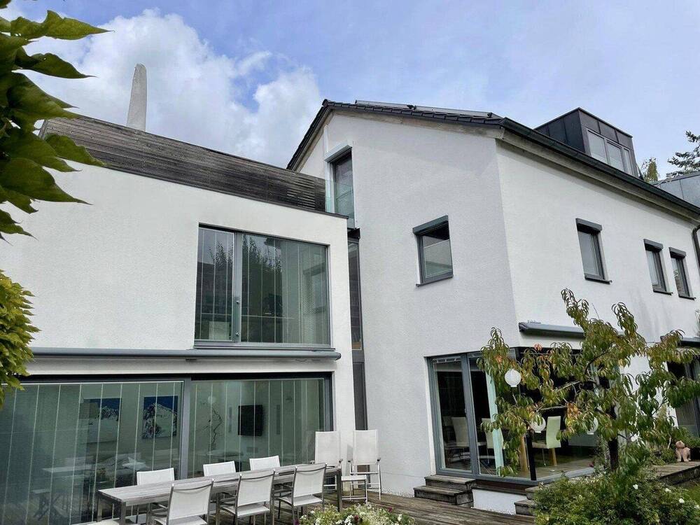Thumbnail-Architekten-Doppelhaushälfte mit Pool in Toplage Regensburg- West- kernsaniert