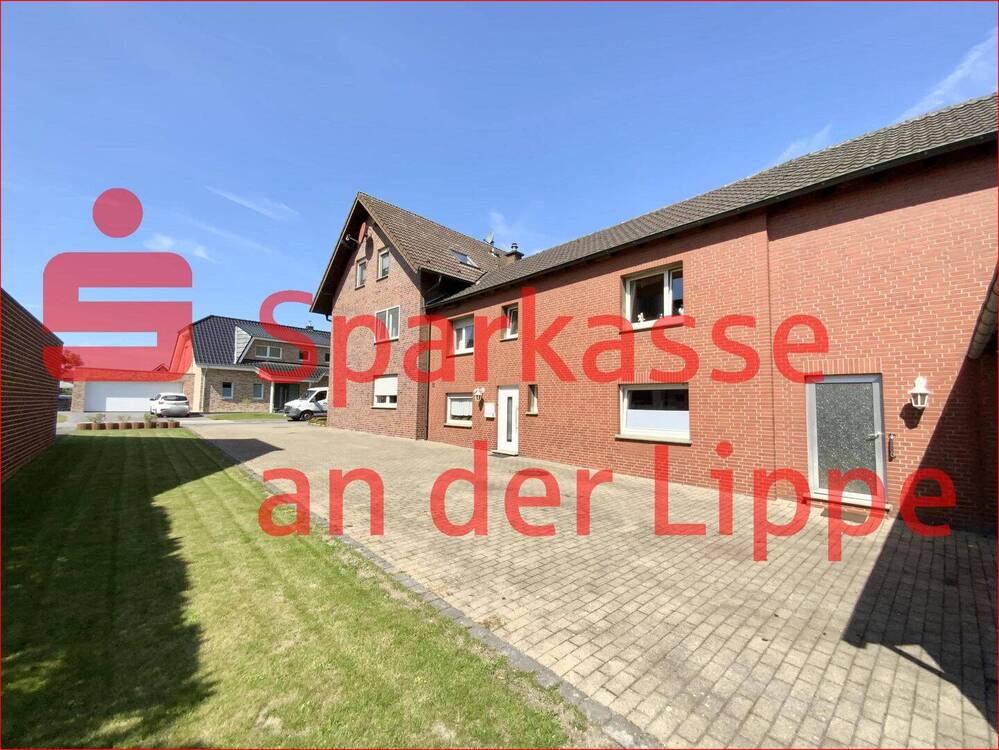 Zweifamilienhaus nebst Anbau