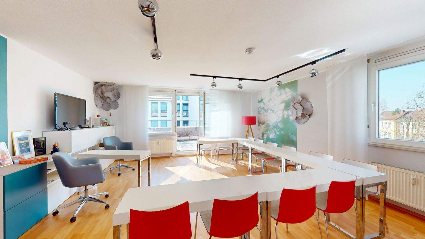 Thumbnail-Stilvolle Dachgeschosswohnung mit sonniger Gartenterrasse und Tiefgaragenstellplatz am Holzhofpark