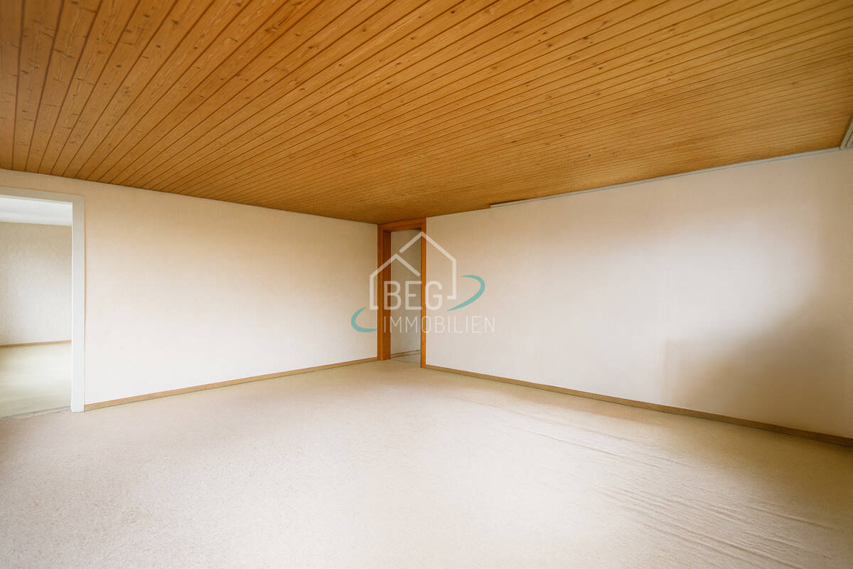 Thumbnail-Privat, geräumig, renovierungsbereit - Eigentumswohnung mit Charakter