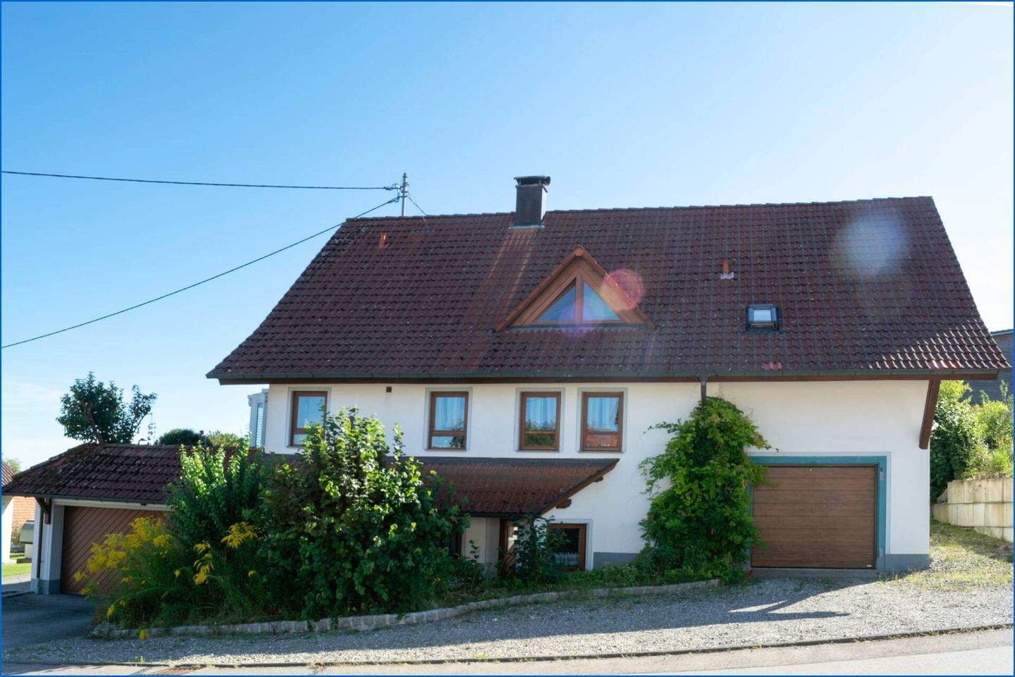 Thumbnail-Attraktives Generationshaus mit zwei großen Garagen und schöner Fernsicht, in ruhiger Ortsrandlage!