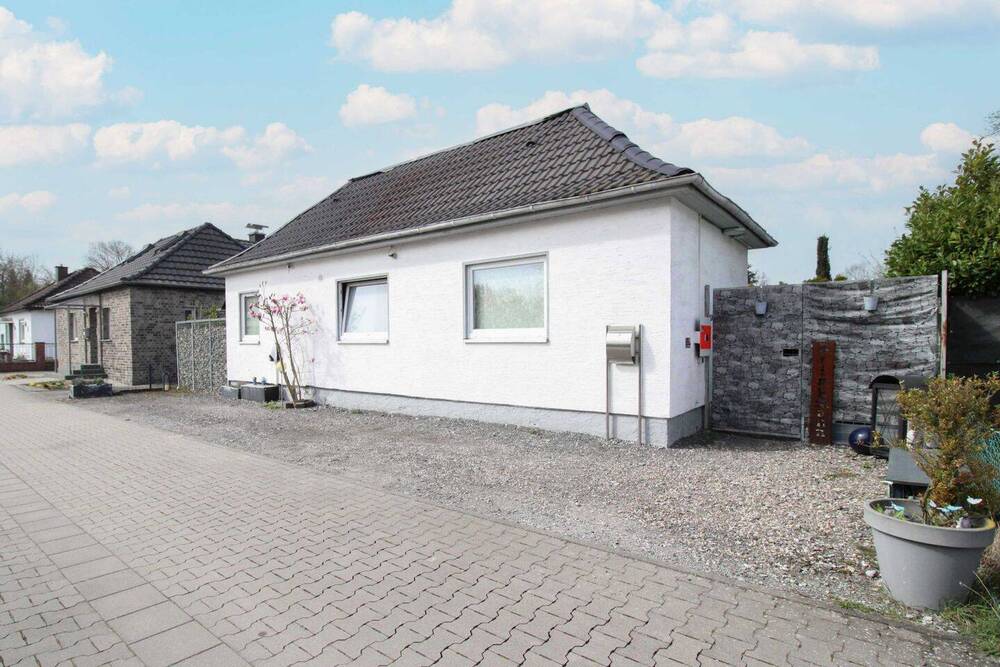 Thumbnail-Einfamilienhaus mit Terrasse und Garage in Rheda