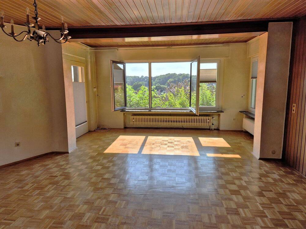 Wohnzimmer mit einmaligem Fernblick.jpg