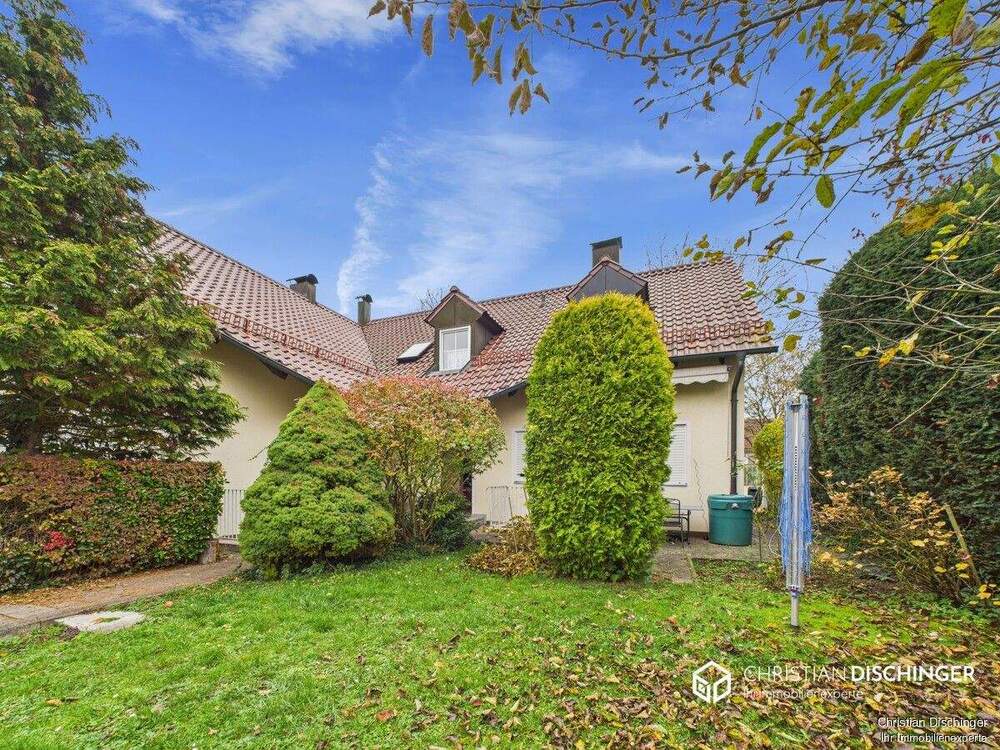 Thumbnail-Gemütliche 2-Zimmer-Wohnung im Zweifamilienhaus - mit EBK, Süd-Balkon und Garage