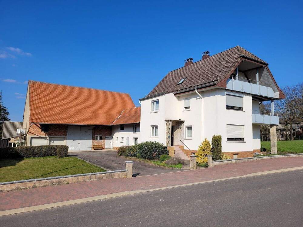 Thumbnail-WEITLÄUFIG!!! Ein- Zweifamilienwohnhaus mit Zwischenbau, Scheune und 8206 m² Grundstück