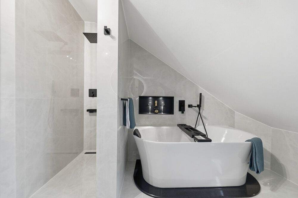 Thumbnail-MGF-Group: Exklusive 3-Zimmer-Wohnung mit Terrasse Erstbezug nach hochwertiger Sanierung.