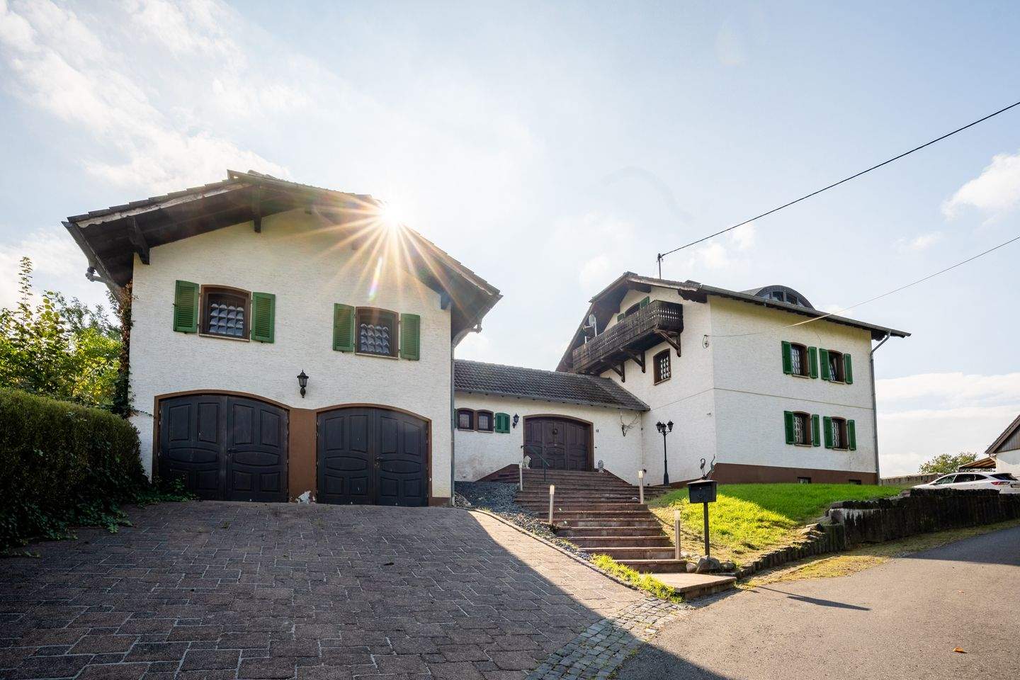 Thumbnail-Ein Haus mit Geschichte und Zukunft - Großzügiges Landhaus in idyllischer Lage