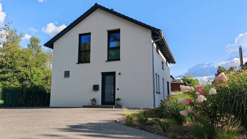 Thumbnail-Neuwertiges Einfamilienhaus mit Südterrasse in ruhiger Lage