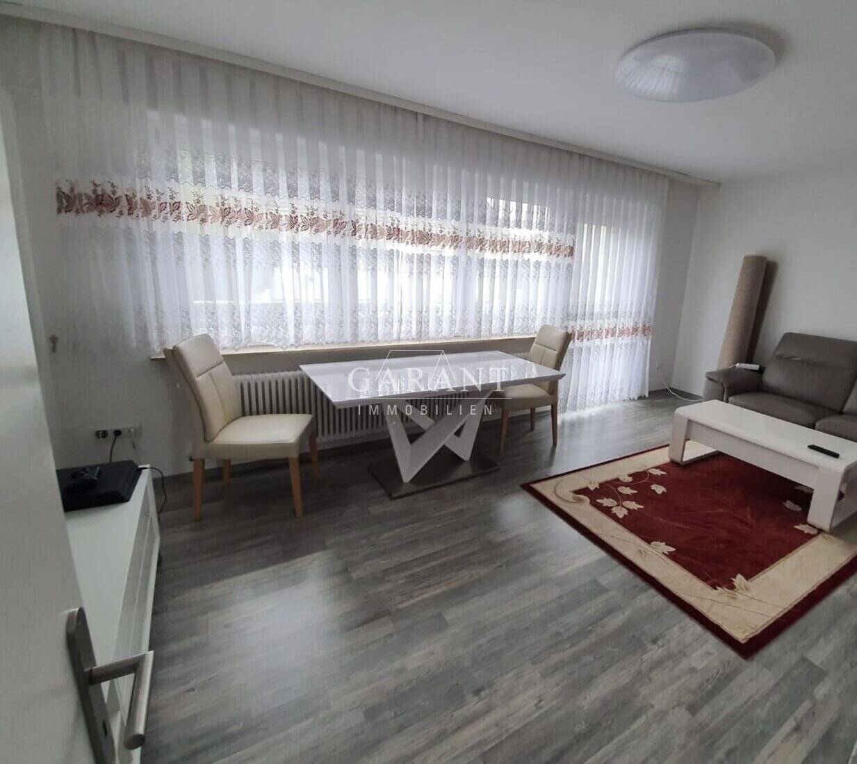 Thumbnail-Freistehendes Zweifamilienhaus mit großem Garten, Terrasse und Balkon