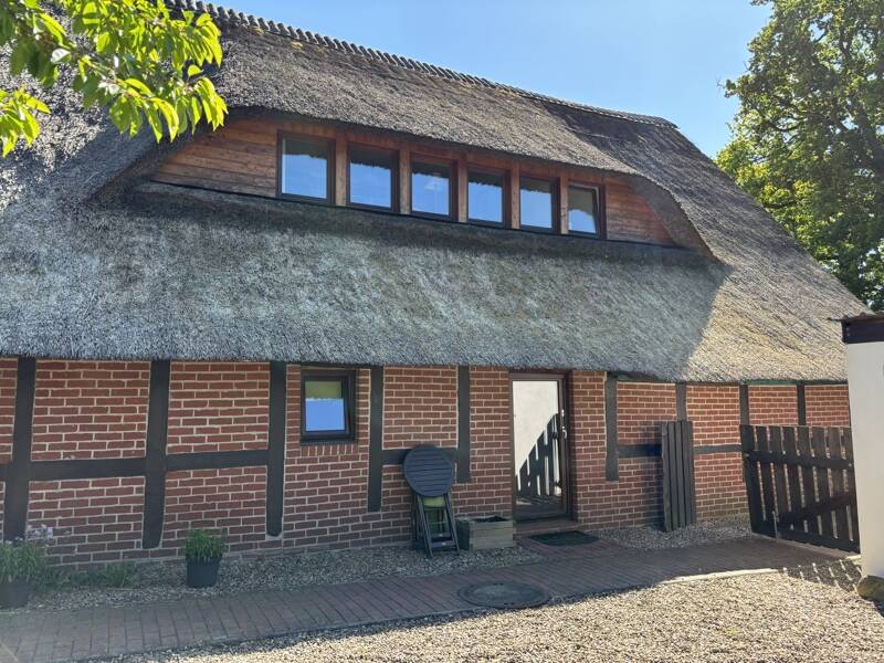 Thumbnail-Historisches Juwel unter Reet: Modernisiertes Generationenhaus in Bremen-Rekum