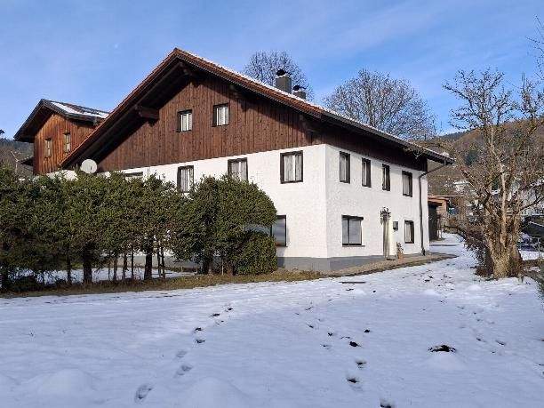 Thumbnail-geräumiges Wohnhaus in ruhiger Ortslage von Bodenmais