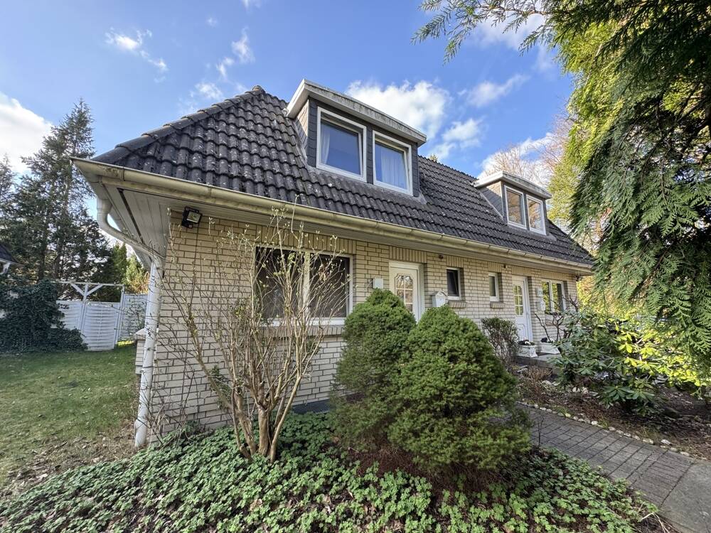 Thumbnail-Doppelhaushälfte mit Gartengrundstück in zentraler Wohngegend von Sasel!