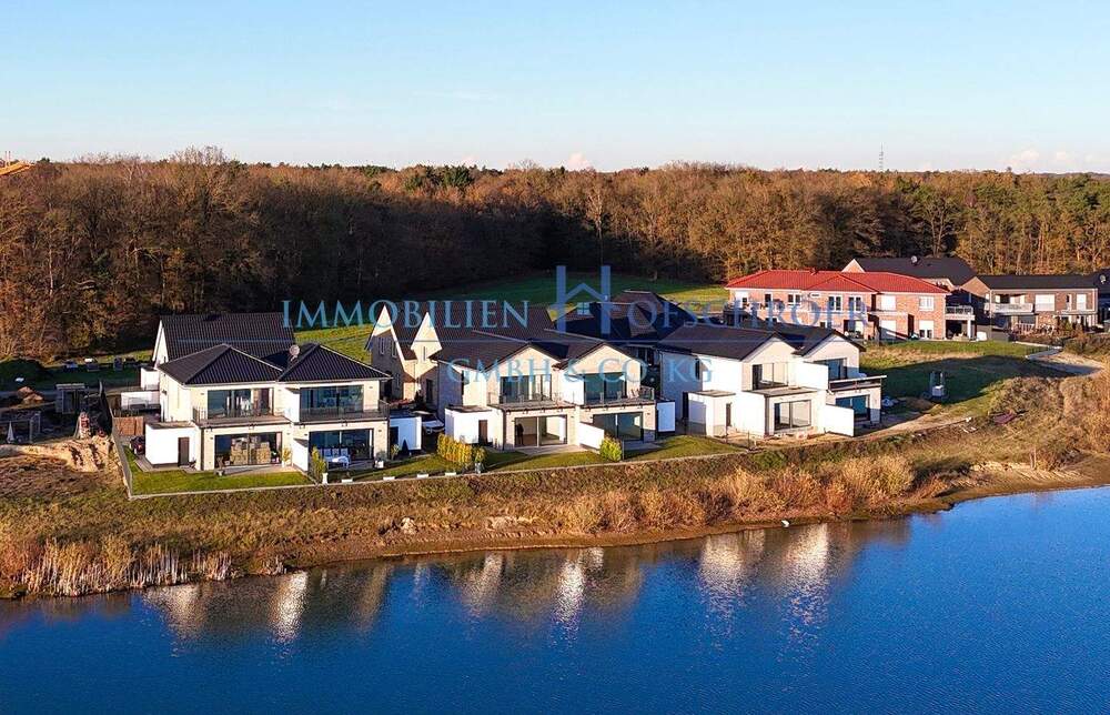 Thumbnail-K 592-1 - Erstklassige Aussicht - Fantastisches Wohngefühl! Bezugsfertige Doppelhaushälfte direkt am See in Herzlake!