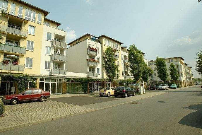 Thumbnail-Helle und freundliche 2-Raum-Wohnung im Dresdner Norden! Mit Balkon, Einbauküche, Parkett, Aufzug und Tiefgarage in ruhiger Lage!