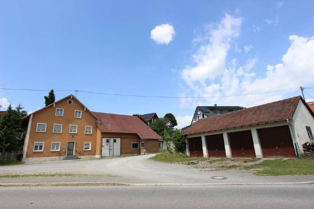 Thumbnail-Ehemaliges Bauernhaus mit ca. 1.080 m² Grundstück plus ca. 7.300 m² Wiese