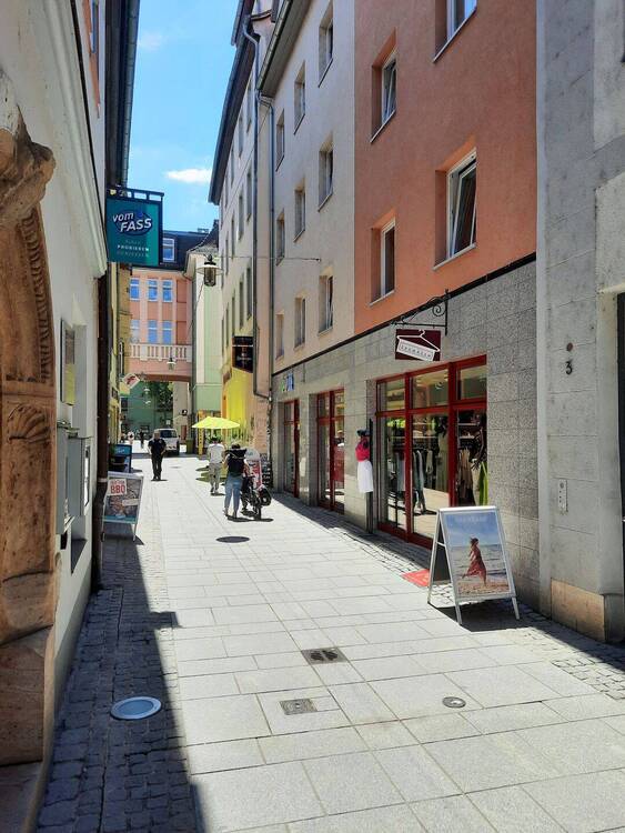 Thumbnail-Ladenlokal in einer Fußgängerzone Jenas