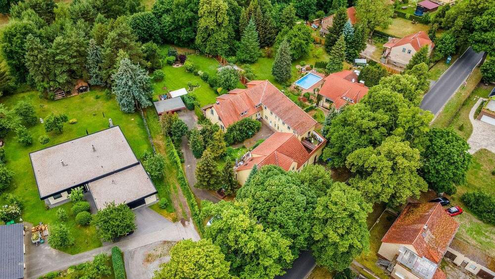 Thumbnail-Großes Grundstück am Waldrand, drei Doppelhäuser, Energiekennwert A+, eine Einheit mit Wohnrecht