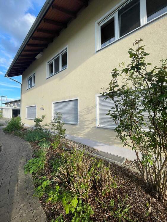 Thumbnail-Moderne Gewerbeimmobilie mit 833,9 m² Nutzfläche – Baujahr 2003 – 2.683 m² Grundstück –