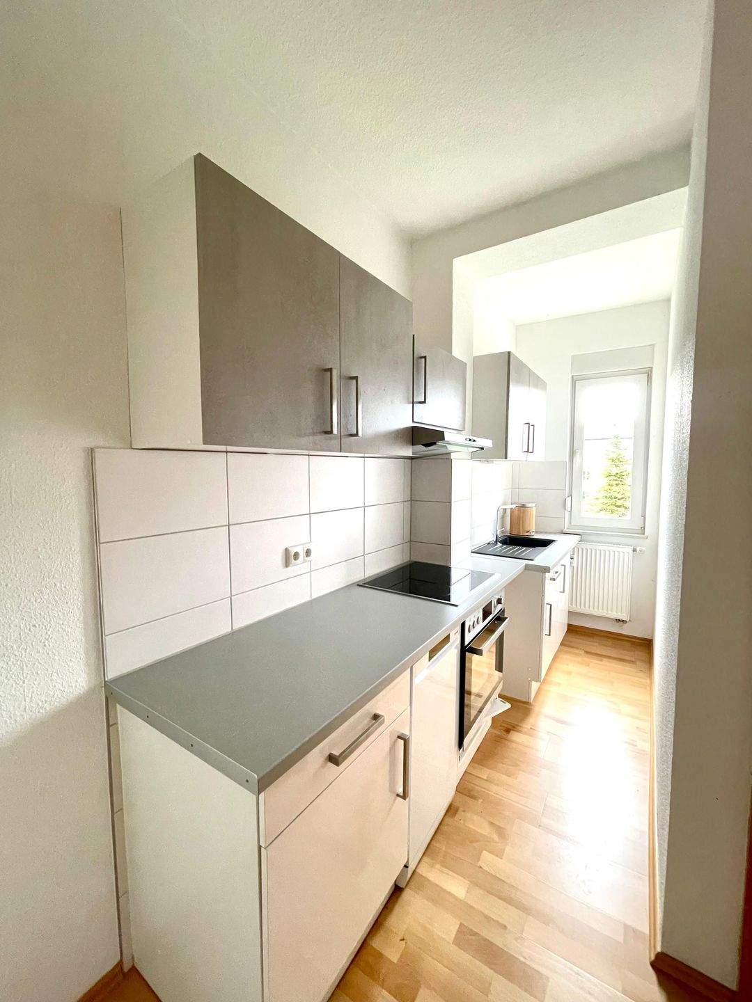 Thumbnail-Sehr schöne 2-Raum-Wohnung (38 m²) mit moderner Einbauküche und Mietergarten