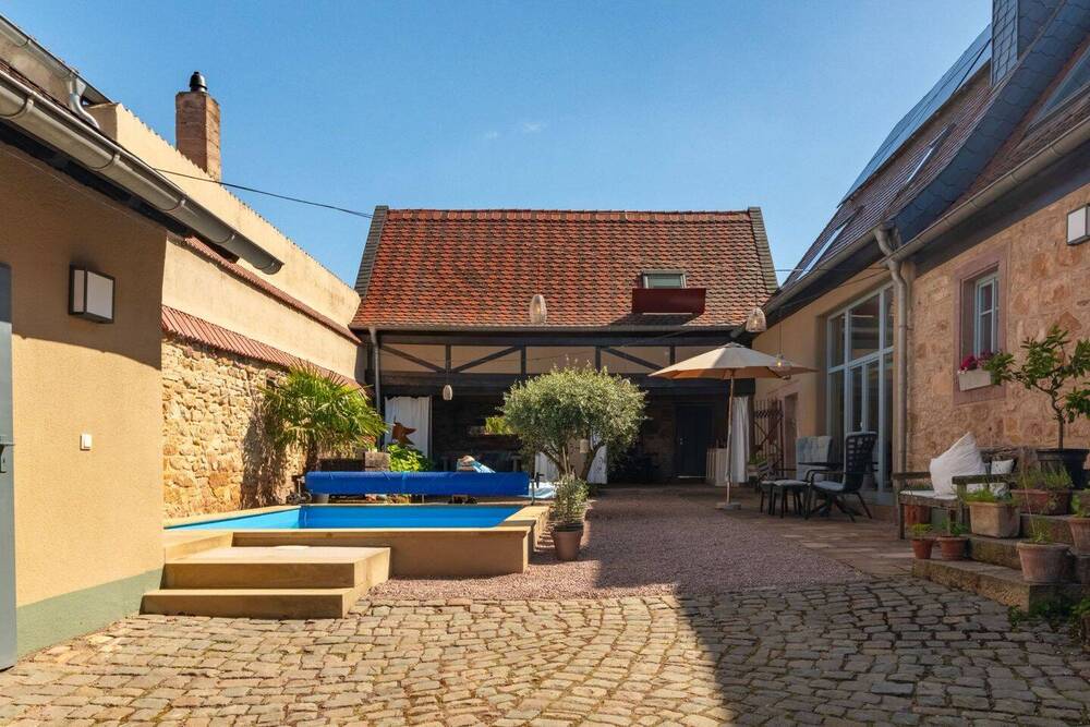 Thumbnail-Charmantes ehemaliges Weingut mit mediterranem Innenhof, Pool, Sauna und moderner Technik