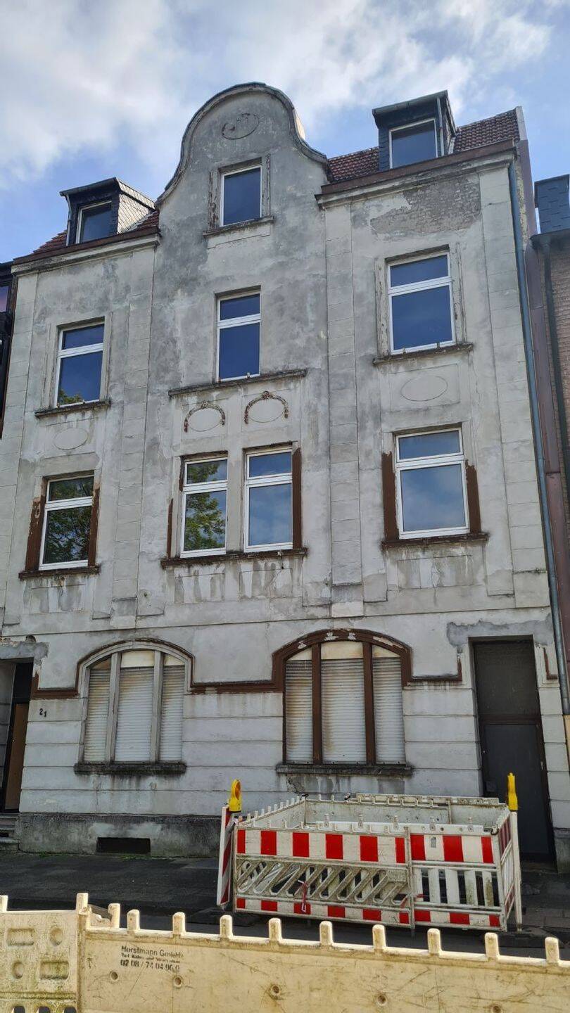 Thumbnail-sanierungsbedürftiges 4-Fam. Haus mit schönem Grundstück