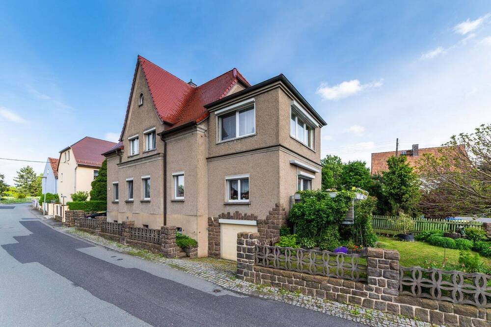 Thumbnail-solide vermietetes Zweifamilienhaus mit Terrasse und kleinem Garten