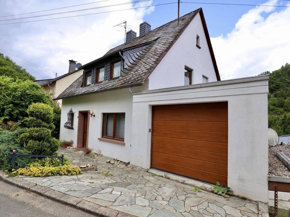 Thumbnail-Ihr neues Zuhause mit Potenzial - freistehendes Einfamilienhaus in ruhiger Lage von Zell (Mosel)