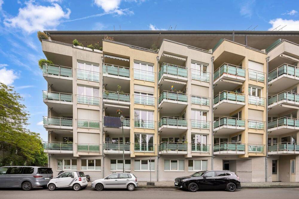 Thumbnail-Am Florapark Düsseldorf: Lichtdurchflutete 2 Zimmer Wohnung mit Balkon und Blick ins Grüne
