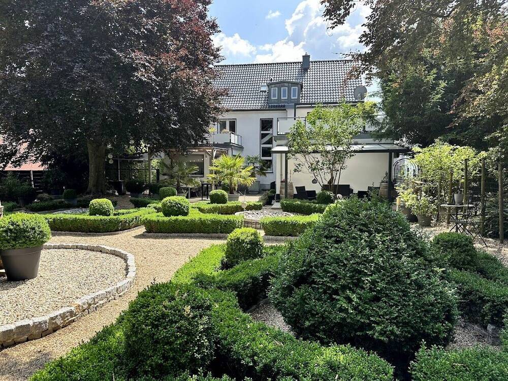 Thumbnail-*Ein modernes TRAUMhaus für Mehrgenerationen, Platzsuchende mit mehreren Terrassen-großem Garten*