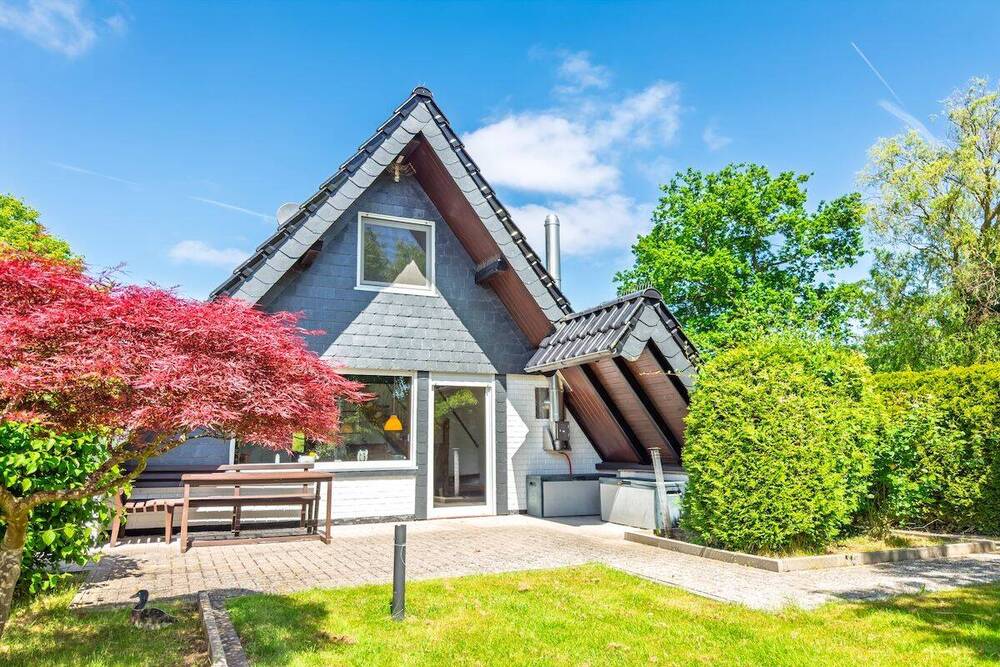 Thumbnail-Saniertes Ferienhaus in Burhave: Ruhige Lage, schönes Grundstück und viel Erholungspotenzial!