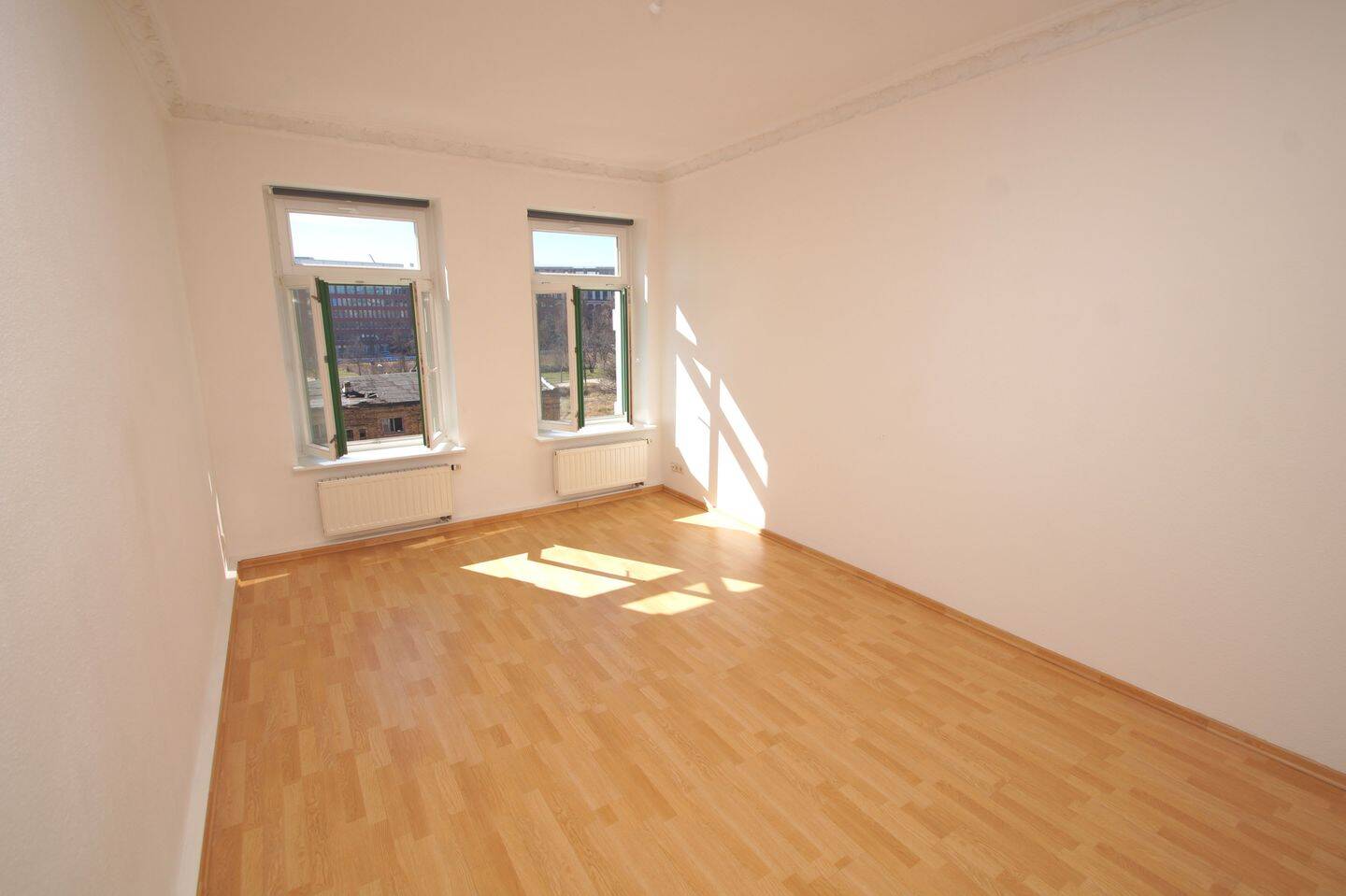 Thumbnail-Bezugsfrei - große 2-Zimmerwohnung mit Balkon, Aufzug im beliebten Reudnitz