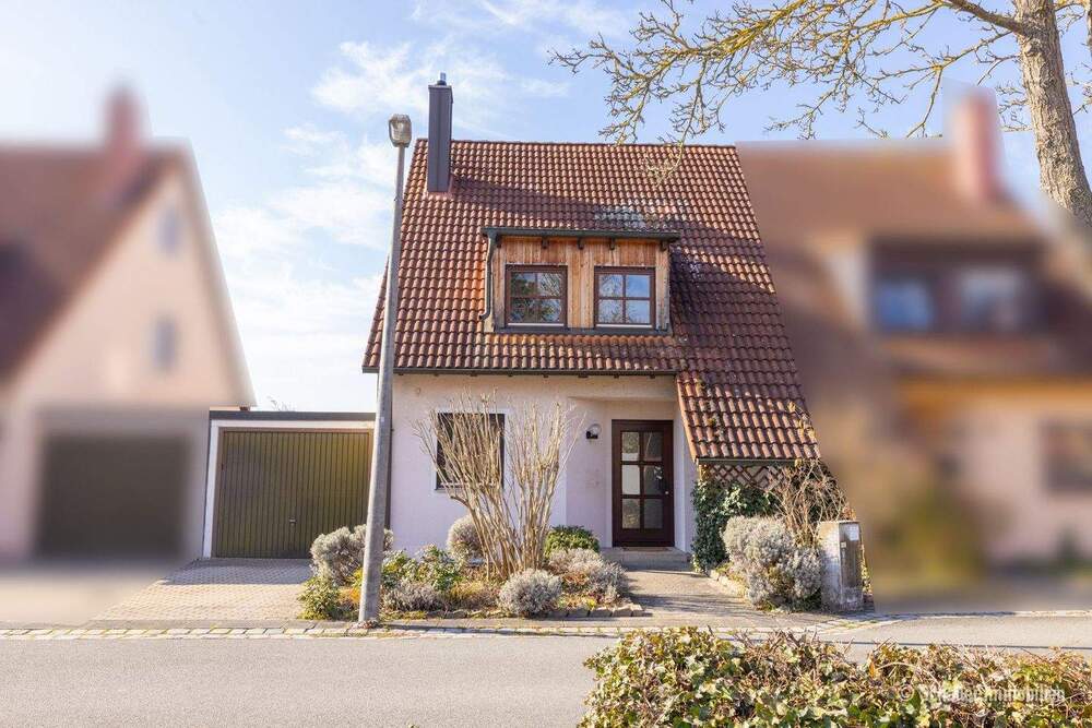 Thumbnail-Gepflegte DHH in Nürnberg - Höfen Haus kaufen